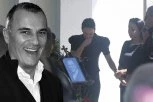 BAJINA UDOVICA JEDVA STOJI NA NOGAMA!  Potresne scene na Bežanijskom groblju - porodica i prijatelji ispraćaju Aleksandra Nešovića na večni počinak! (FOTO, VIDEO)