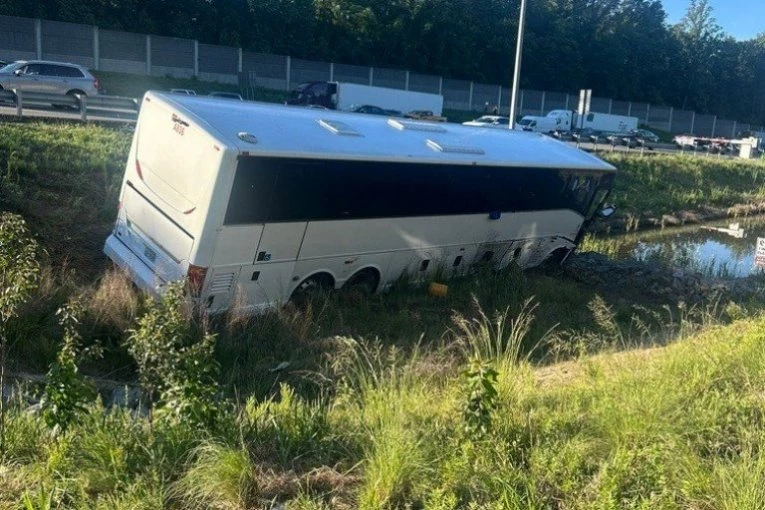 EVO ŠTA SE DESILO NA PUTU KA SOFIJI! Oglasila se agencija nakon nezgode autobusa prepunog srpskim turistima - IMA POVREĐENIH!