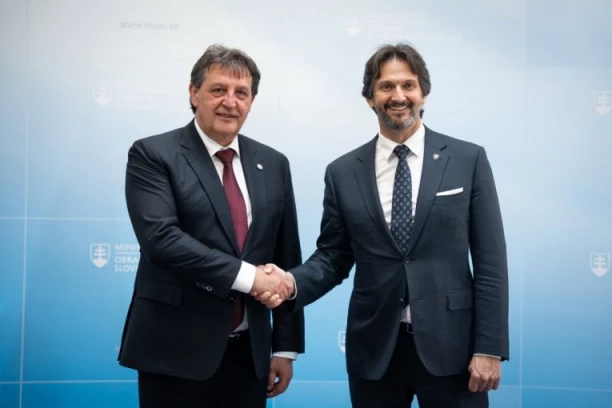 Gašić u Bratislavi sa Kalnikom u Bratislavi o situaciji u svetu i saradnji