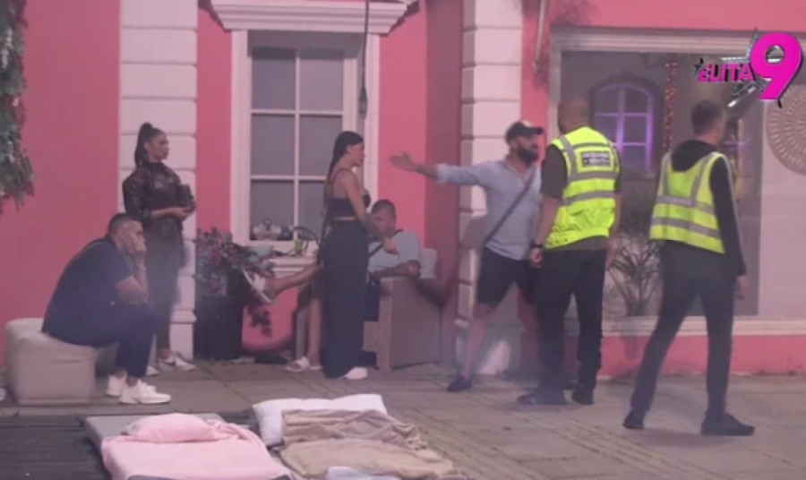 MOMENTALNI PREKID PROGRAMA! Brutalna makljaža u Eliti, OBEZBEĐENJE opkolilo Luku Vujovića, pa ga u PRATNJI IZVELI! (FOTO)