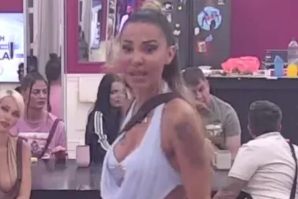 NAPADNUTA TRUDNA ANITA STANOJLOVIĆ - AnelI Ahmić se DEFORMISALA od BESA, pa se OSTRVILA na Lukinu devojku!