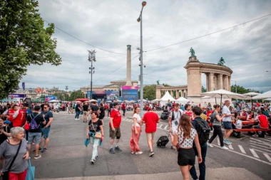 MOMCI, DA NISTE MALO ZALUTALI?! Neverovatno čije smo navijače zatekli u Budimpešti pred finale LŠ (FOTO)