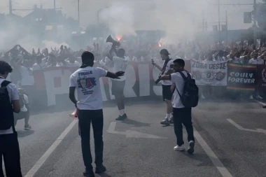 "SVECI" MARŠIRAJU BUDIMPEŠTOM: Pogledajte korteo navijača PSŽ pred finale Lige šampiona (FOTO, VIDEO)