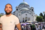 VELJKO RAŽNATOVIĆ MEĐU HILJADAMA VERNIKA ISPRED HRAMA SVETOG SAVE: Satima čekao da se pokloni Časnom pojasu Presvete Bogorodice