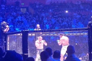 BEOGRADSKA ARENA U TRANSU! Stošić brutalno nokautirao Amerikanca, Hardi u ŠOKU! (VIDEO)