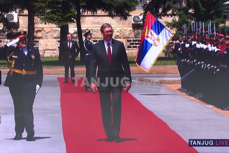 VUČIĆ NA SVEČANOJ AKADEMIJI! Danas je Dan policije!