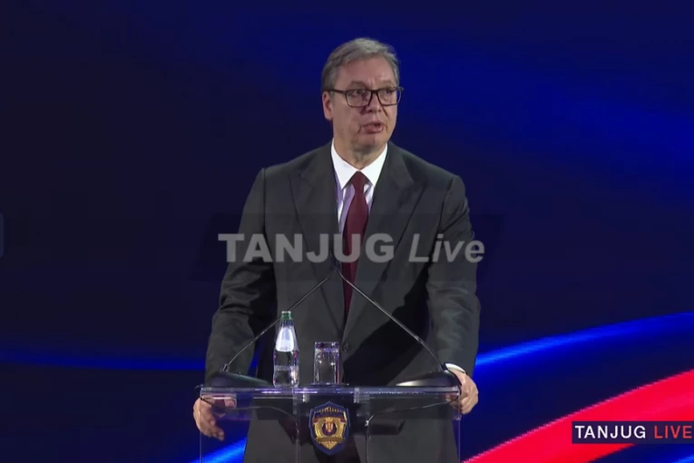 "VI STE STUB DRŽAVE!" Vučić čestitao Dan policije pripadnicima MUP: Radite jedan od najtežih poslova!