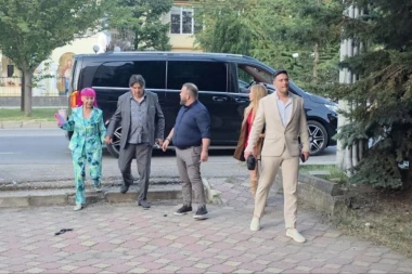 HAOS U RUMUNIJI ZBOG ZORICE BRUNCLIK: Pevačica prvi put na bini nakon BOLESTI, nastao kolaps! (VIDEO)