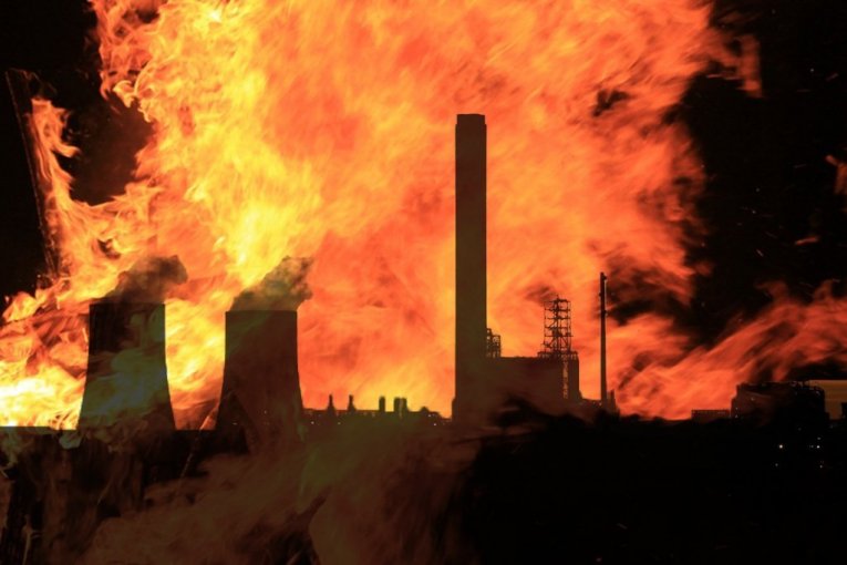 Cover image for JEZIVA EKSPLOZIJA U FABRICI VATROMETA! Ima POVREĐENIH, silovita DETONACIJA razbijala prozore i tresla kuće, građani u panici