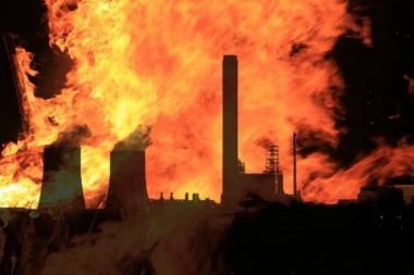 JEZIVA EKSPLOZIJA U FABRICI VATROMETA! Ima POVREĐENIH, silovita DETONACIJA razbijala prozore i tresla kuće, građani u panici - snimci su STRAŠNI! (VIDEO)