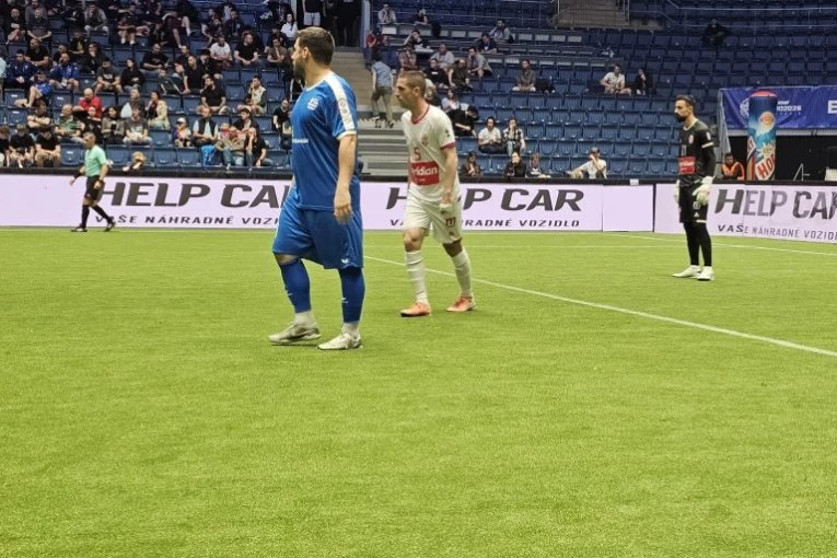 GOLMAN GRČKE PRAVI ČUDA NA GOLU: Srbija napada, ali i dalje ima gol minusa!