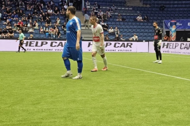 GOLMAN GRČKE PRAVI ČUDA NA GOLU: Srbija napada, ali i dalje ima gol minusa!