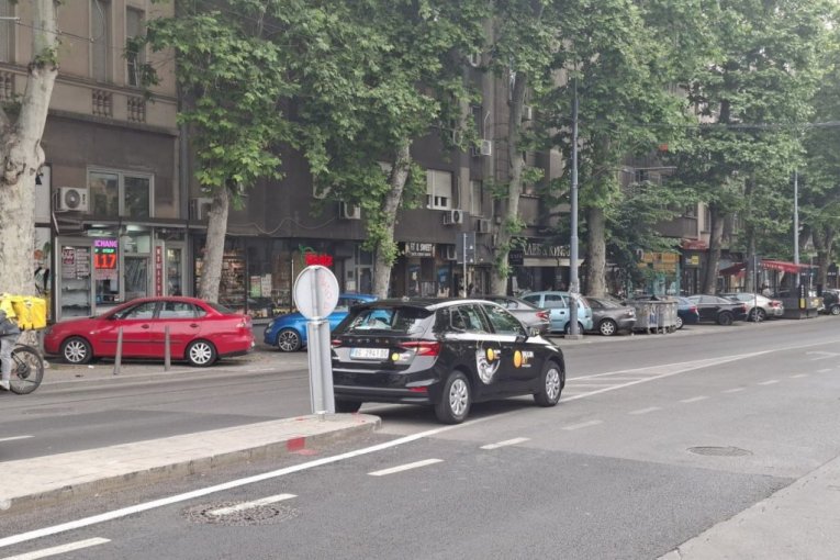Bahato parkiranje službenog vozila