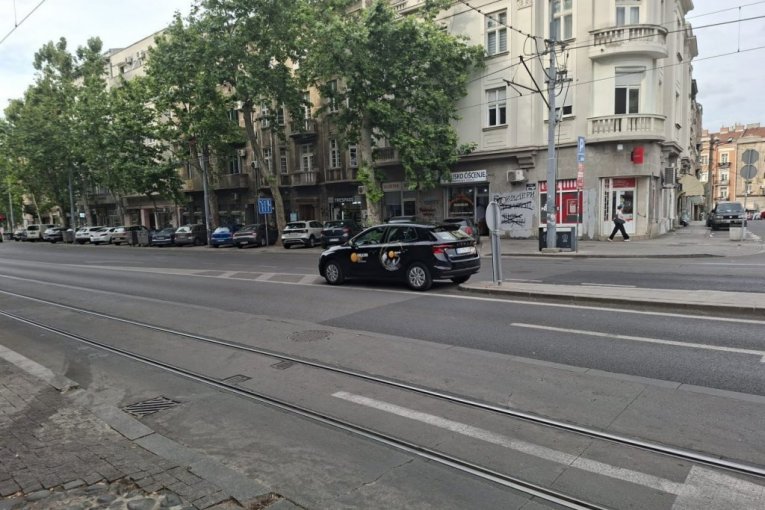 Bahato parkiranje službenog vozila