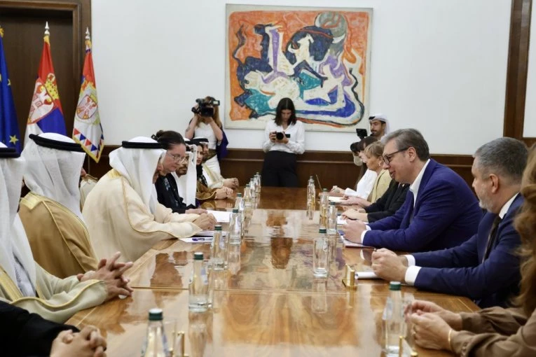 VUČIĆ POSLE SASTANKA SA GOBAŠEM: UAE jedan od najznačajnijih partnera Srbije (FOTO)