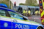 HOROR NA ŠINAMA! Tramvaj se PREPOLOVIO u STRAVIČNOJ nesreći, desetine povređenih! (FOTO, VIDEO)