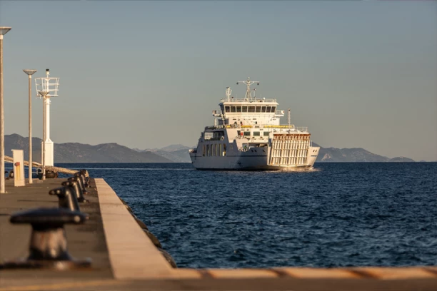 HITNO SE UKIDA TRAJEKTNA LINIJA KAMENARI - LEPETANE! Obustava kreće OVOG datuma, mole se građani i turisti da planiraju svoja putovanja u skaldu sa novonastalom situacijom!