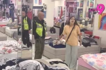 OBEZBEĐENJE OPKOLILO BELU KUĆU, LETELO PERJE NA SVE STRANE! Učesnici se razbežali zbog brutalnog okršaja u spavaćoj sobi!