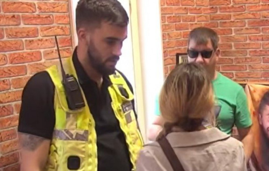 BRUTALAN OBRAČUN ANELI I IVANA, OBEZBEĐENJE STIGLO PREKASNO! Ahmićeva otkrila DETALJE MARINKOVIĆEVE GEJ-AFERE - SKANDAL! (VIDEO, GALERIJA)