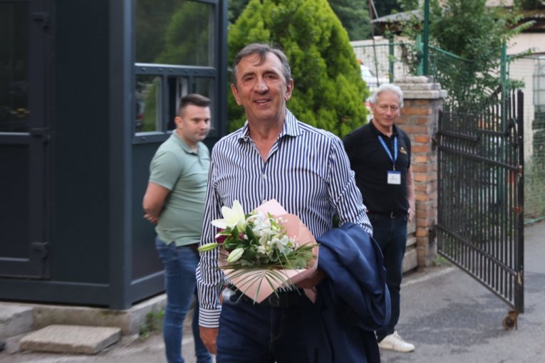 OPORAVAK ŽIKE JAKŠIĆA JOŠ UVEK TRAJE! Voditelja nakon moždanog udara zbog OVOGA hvata VELIKA PANIKA!