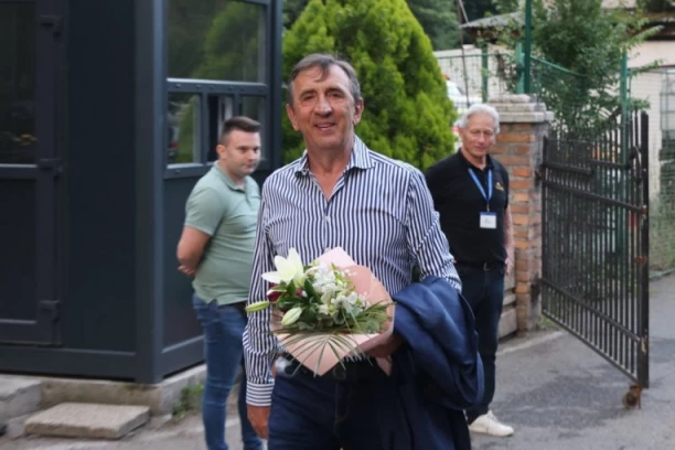 OPORAVAK ŽIKE JAKŠIĆA JOŠ UVEK TRAJE! Voditelja nakon moždanog udara zbog OVOGA hvata VELIKA PANIKA!