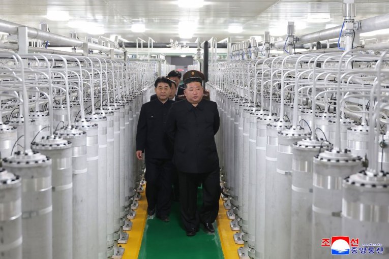 OVO NIKAKO NIJE DOBRO! Severna Koreja MUNJEVITOM BRZINOM širi atomski arsenal, Kim poslao JEZIVO upozorenje! (FOTO)