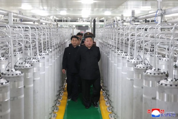 OVO NIKAKO NIJE DOBRO! Severna Koreja MUNJEVITOM BRZINOM širi atomski arsenal, Kim poslao JEZIVO upozorenje! (FOTO)