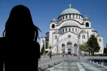 DRAMA ISPRED HRAMA SVETOG SAVE: Mala veštica se ONESVESTILA dok je čekala da celiva Pojas Presvete Bogorodice!