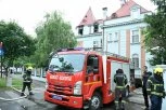 PRVE SLIKE POŽARA U AMBASADI PAKISTANA! Vatra kulja kroz prozore, crni dim prekrio Dedinje! (FOTO, VIDEO)