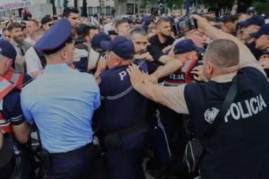 BESNI GRAĐANI RUŠE SVE PRED SOBOM! Haos na jugu zemlje, marš i protesti protiv TRAMPOVOG ZETA! (VIDEO)