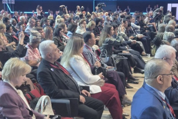 VAŽAN POVOD! Ministar Bratina prisustvovao svečanom otvaranju Međunarodnog ekonomskog foruma u Sankt Peterburgu!