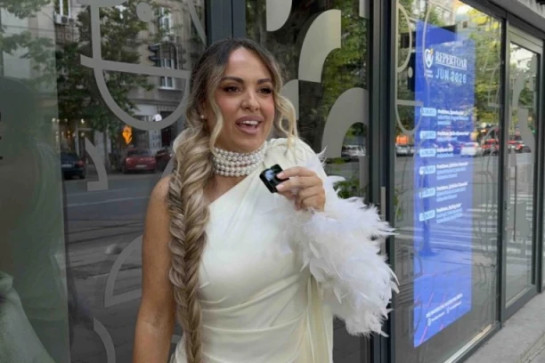 "MINA KOSTIĆ JE SAMA KRIVA ZA SVE" Pevačica URNISALA KASPERA - pisao je pevačicama, TU NEŠTO SMRDI! (VIDEO)
