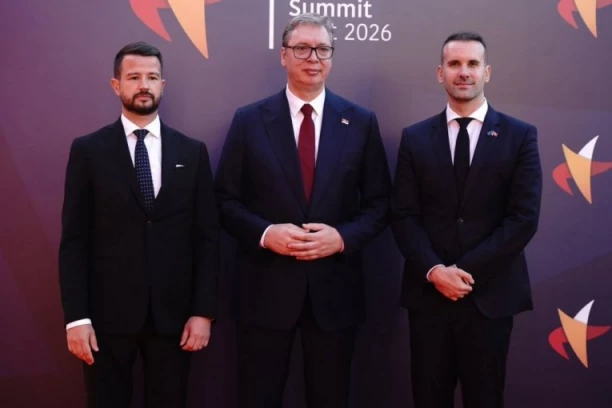 VUČIĆ NA OTVARANJU SAMITA EU-ZAPADNI BALKAN: Sa Spajićem i Milatovićem u Tivtu! (FOTO)