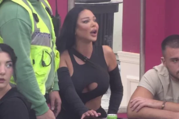 NAPADNUTA MAJA MARINKOVIĆ USRED EMISIJE! Asmin se pretvorio u zver, obezbeđenje uletelo munjevitom brzinom!