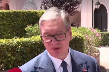 VUČIĆ PORUČIO IZ TIVTA: Makron nahvalio našu zemlju! Sada svi primećuju da je Srbija najjača ekonomija zapadnog Balkana! (VIDEO)
