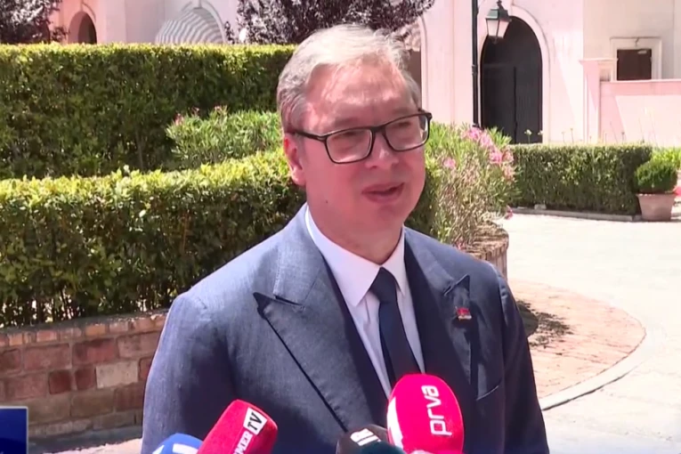 Vučić se obraća iz Tivta: Predsednik Srbije govori sa Samita!