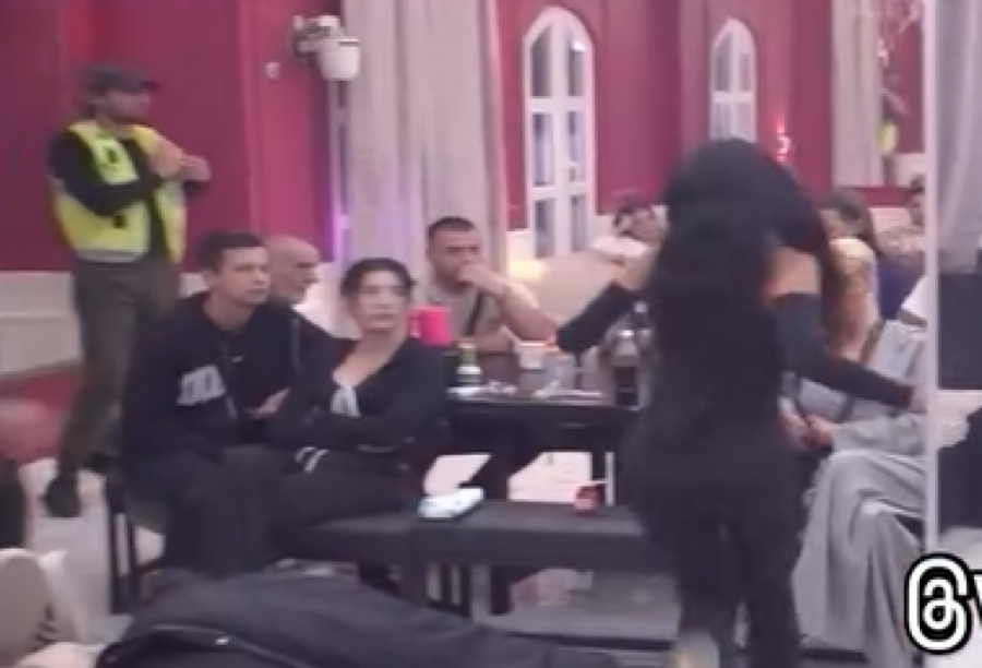 OD OVOG SNIMKA MAJE MARINKOVIĆ PODILAZI JEZA! Podivljala starleta dobila napad, obezbeđenje je "svuklo" sa stola! (VIDEO)