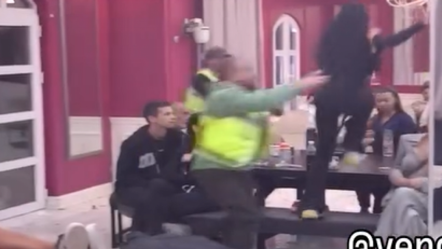 OD OVOG SNIMKA MAJE MARINKOVIĆ PODILAZI JEZA! Podivljala starleta dobila napad, obezbeđenje je "svuklo" sa stola! (VIDEO)