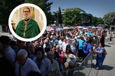 POZNATI SVEŠTENIK IZ AMERIKE ČEKAO 12 SATI DA SE POKLONI POJASU BOGORODICE: Otac Džosaja posle čekanja u redu, služio liturgiju sa patrijarhom Porfirijem