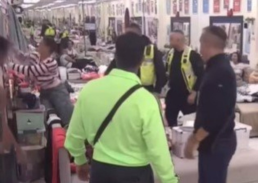 ZALETELA SE ŠAKAMA NA PROZORE I OGLEDALA! Horor scene u rijalitiju, TAKMIČARKU OBEZBEĐENJE BACILO NA POD! (VIDEO, GALERIJA)