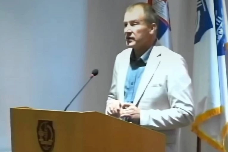 UŽAS U TRSTENIKU! Odbornik Narodnog pokreta Srbija Miroslava Aleksića Bojan Petrović fizički nasrnuo na načelnicu opštinske uprave!