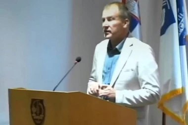 UŽAS U TRSTENIKU! Odbornik Narodnog pokreta Srbija Miroslava Aleksića Bojan Petrović fizički nasrnuo na načelnicu opštinske uprave!