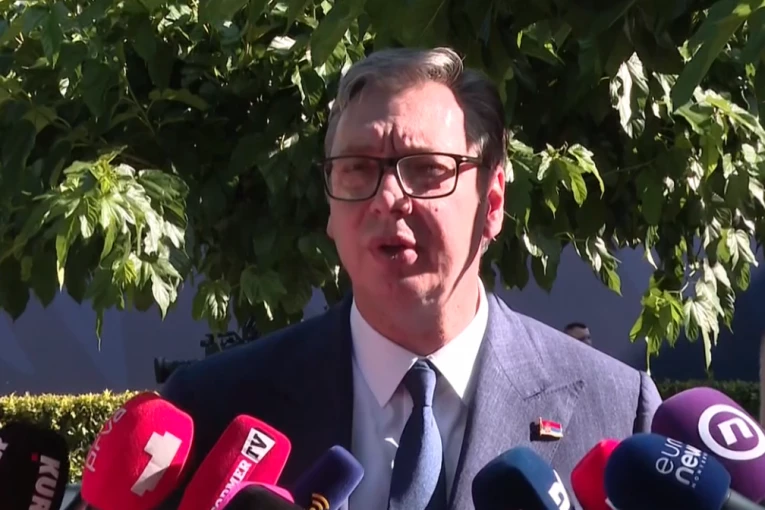 "ZAINTERESOVANI SMO ZA SVE VRSTE PROJEKATA SA CRNOM GOROM!" Vučić: "Luka Bar teško da može da ima veliki profit ako nije povezana sa srpskom industrijom!" (VIDEO)