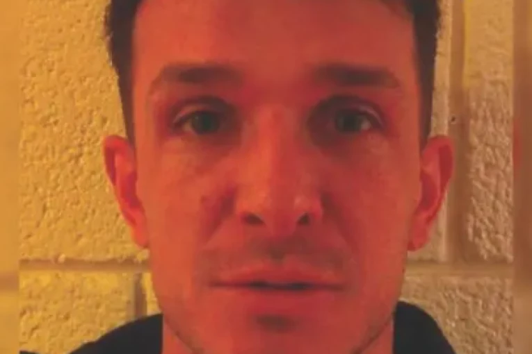 OPASNI ROBIJAŠ POBEGAO IZ ZATVORSKE BOLNICE! Policija uputila hitan apel građanima! (FOTO)