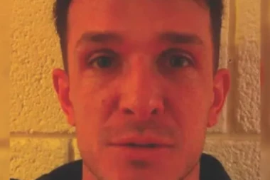 OPASNI ROBIJAŠ POBEGAO IZ ZATVORSKE BOLNICE! Policija uputila hitan apel građanima! (FOTO)