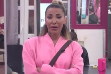 JEZIVI JAUCI ANELI AHMIĆ ODZVANJALI "ELITOM", UZNEMIRUJUĆE SCENE NA PINKU! Učesnica plakala na sav glas zbog porodice!
