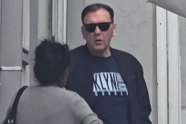KASPER HITNO DOJURIO U "LAZU", STIGLA I SESTRA MINE KOSTIĆ! Zajedno došli u posetu, evo šta se dešava na psihijatriji! (VIDEO)