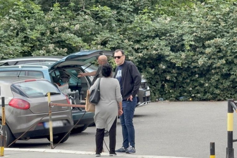 Porodica Mine Kostić, Mane Ćuruvija i pevačicina sestra