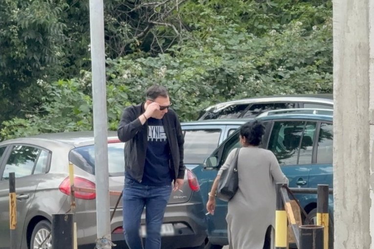 Porodica Mine Kostić, Mane Ćuruvija i pevačicina sestra