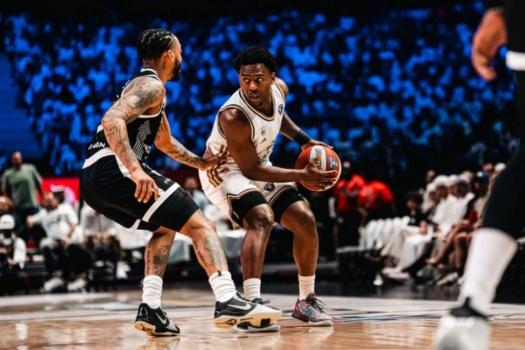 ŽESTOKA BORBA: Vodi Partizan, Dubai diše za vratom!